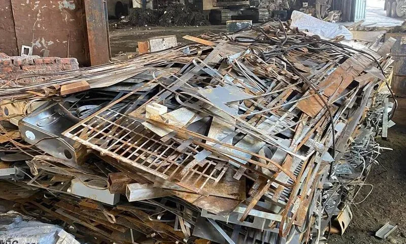 Sắt phế liệu từ máy móc và thiết bị công nghiệp