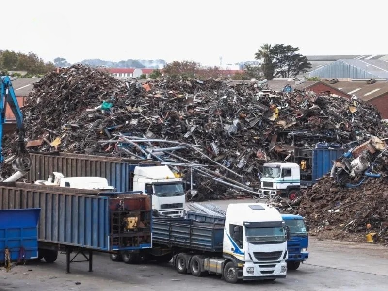 xe chuyên chở phế liệu inox của Phế Liệu Hùng Vũ